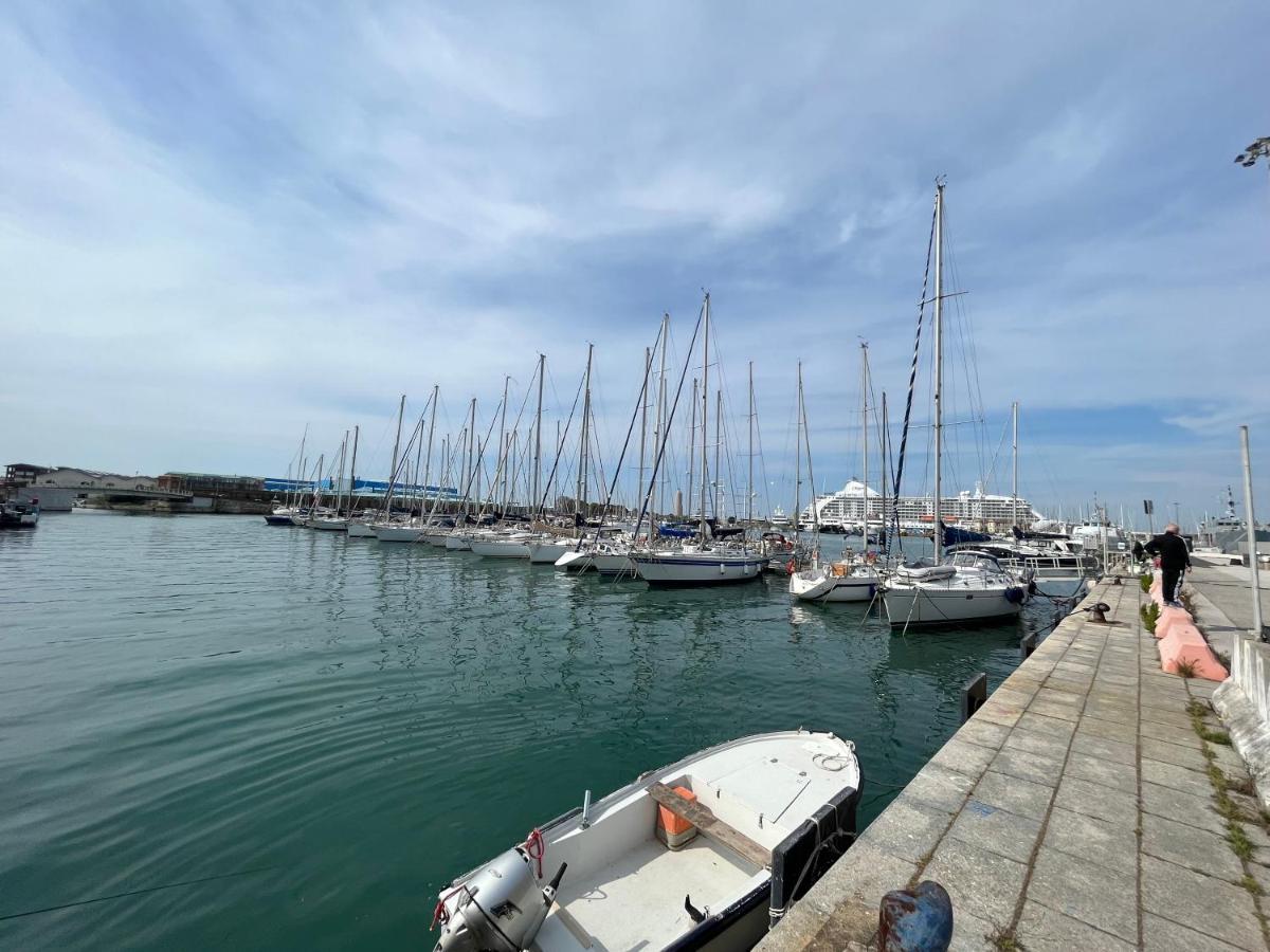 Kasia Porta Sul Mare Di Livorno Free Parking Luaran gambar